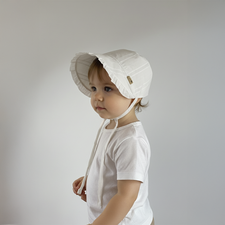 Frilly Bonnet